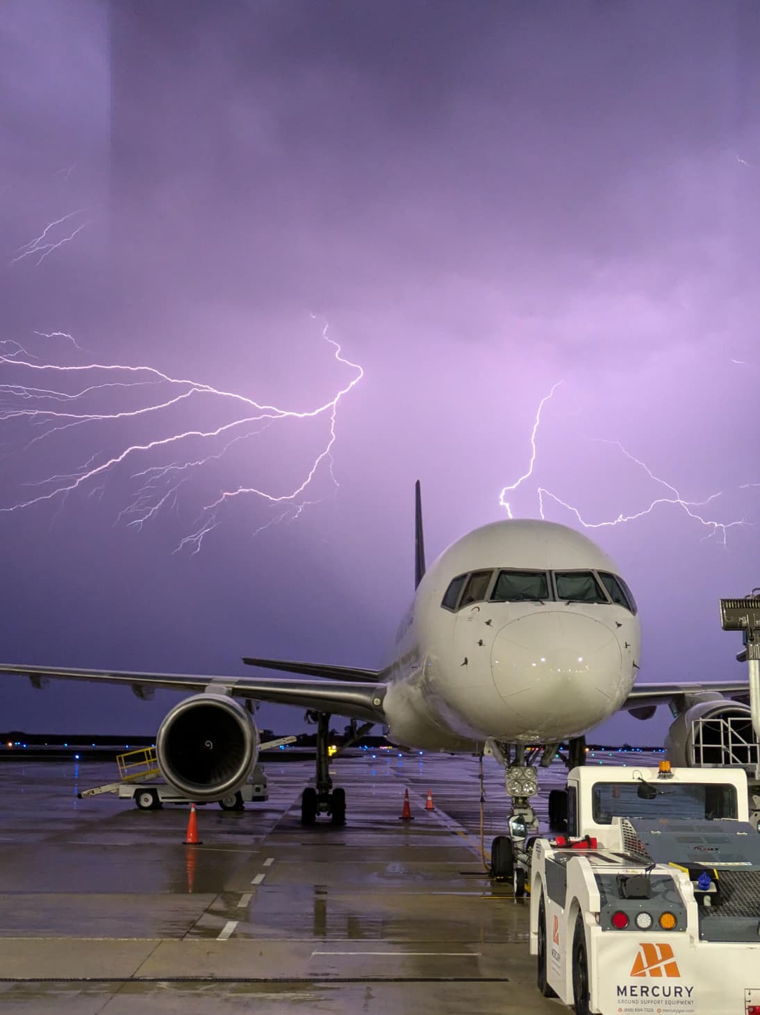 jet bridge - Mercury Ground Support Equipment